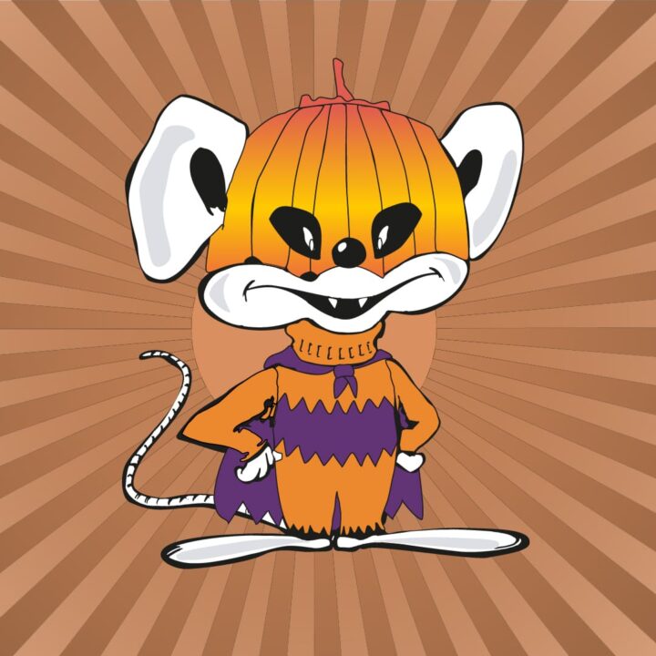 Haloween - musen Kulius med halloweendräkt och pumpamask över ansiktet