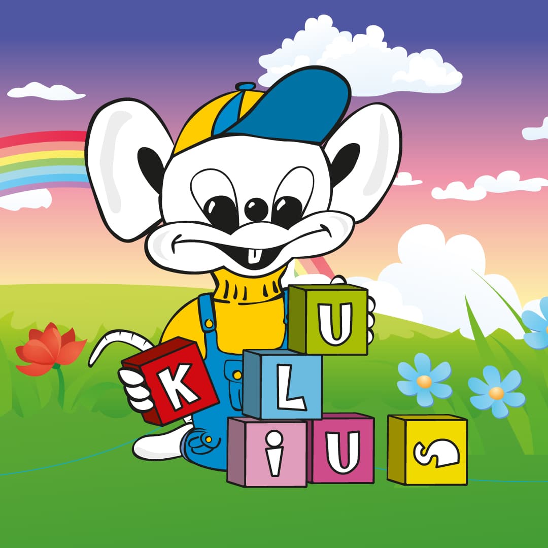Kulius - världens roligaste mus, sitter på en äng och bygger med klossar som det står bokstäver på. En regnbåge syns mot den regnbågsaktiga himmeln. 